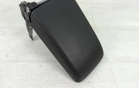Volkswagen PASSAT B8 Armrest 9928010026