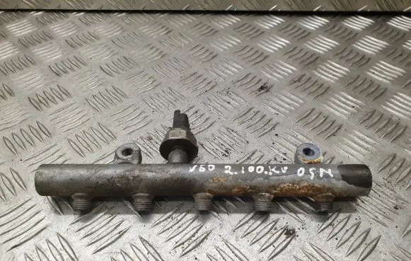 Volvo V50 Fuel main line pipe 5WS40041