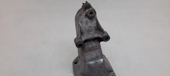 Engine mounting bracket