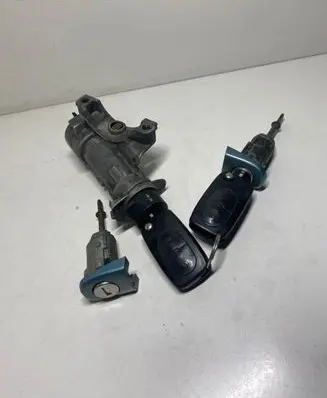 Volkswagen PASSAT B5 Ignition lock 4B0905851A 3B0837167