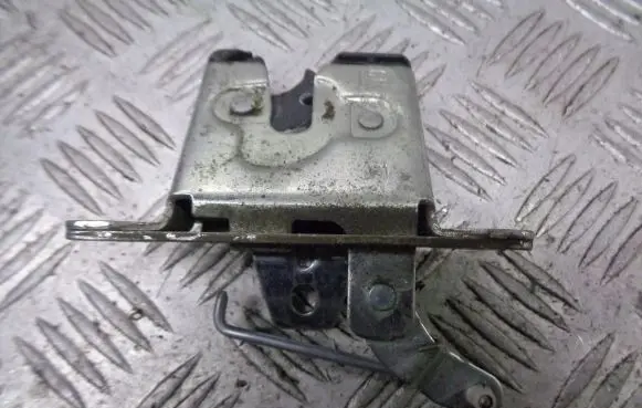 Opel Corsa C Tailgate exterior lock 90534769