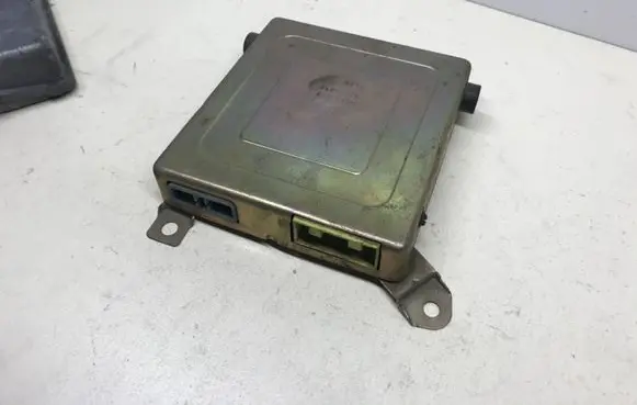 Mitsubishi Galant Eterna Engine control unit/module E2T13871