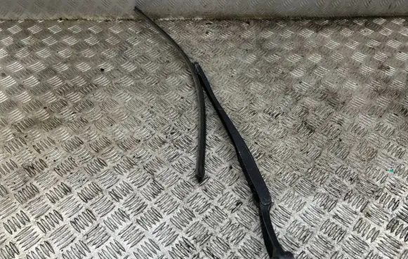 SsangYong Rexton Front wiper blade arm