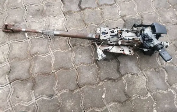 Volkswagen Touran I Steering wheel axle