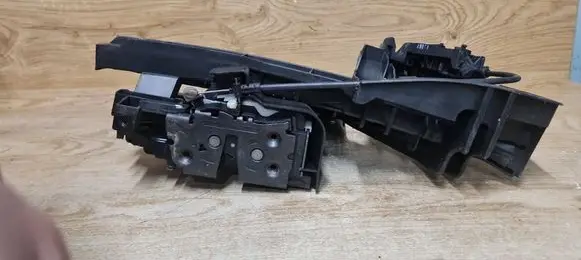 Volvo S80 Front door lock 30784482