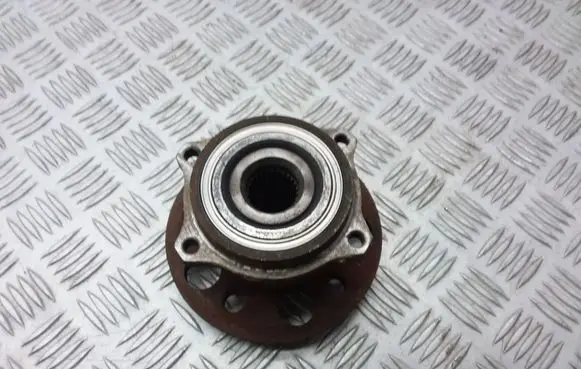 Mercedes-Benz E W211 Rear wheel hub