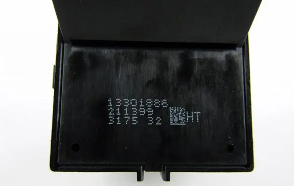 Opel Zafira C Electric window control switch 13301886
