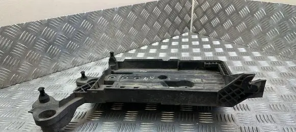 Volkswagen PASSAT B8 Battery bracket 5Q0915321H