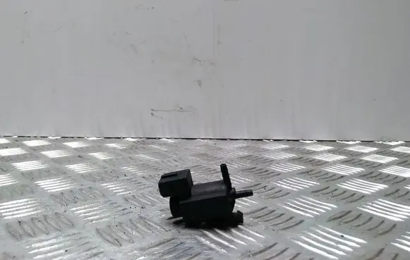 BMW 3 E46 Vacuum valve 1742712 72234100