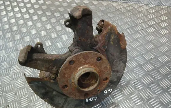 Volkswagen Golf VI Front wheel hub spindle knuckle