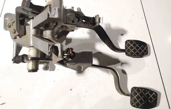 Audi 80 90 S2 B4 Clutch pedal 