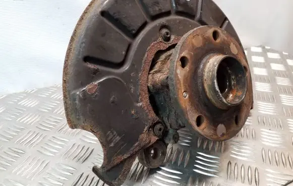 Skoda Yeti (5L) Front wheel hub spindle knuckle