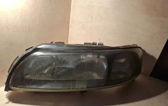 Volvo XC70 Headlight/headlamp 8693547 89007897 04KCR2502A
