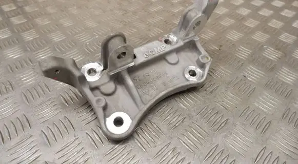 Peugeot 208 Engine mounting bracket 9826426680