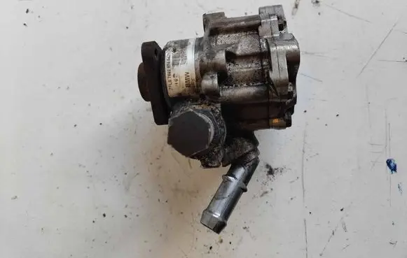 Audi A4 S4 B5 8D Power steering pump 91128