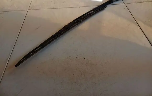 Opel Zafira A Front wiper blade arm 182182