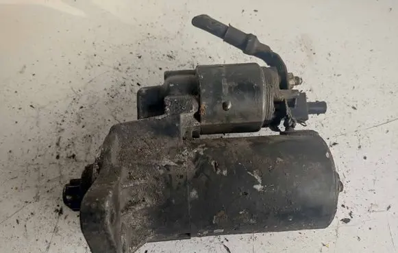 Volkswagen Golf IV Starter motor 0001121006