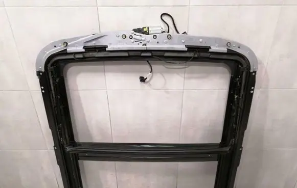 Mercedes-Benz ML AMG W164 Sunroof frame A1647800829