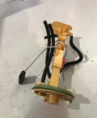 BMW X6 E71 Fuel distributor 