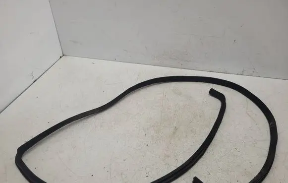 Mercedes-Benz 190 W201 Front door rubber seal 