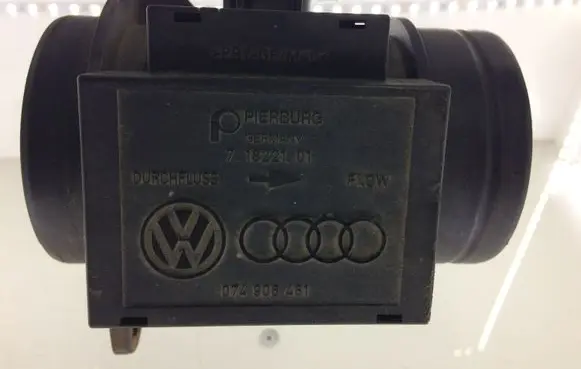 Volkswagen PASSAT B4 Mass air flow meter 074906461