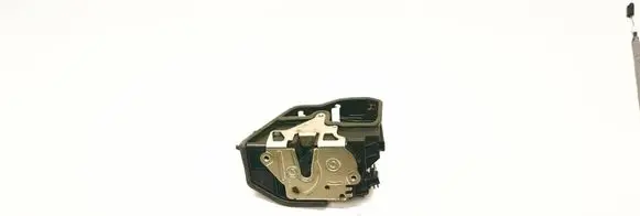 BMW 5 E60 E61 Front door lock 7202145