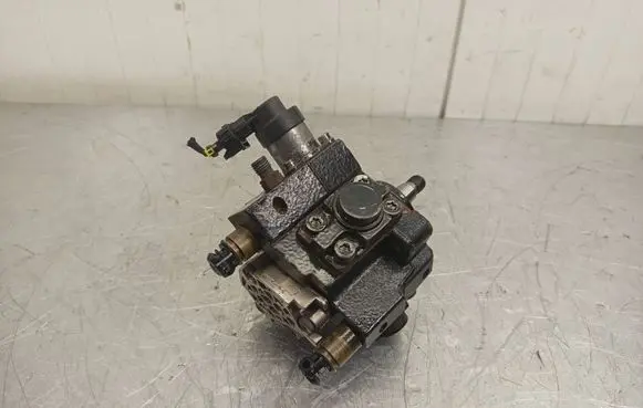 KIA Ceed Fuel injection high pressure pump 0445010206 331002A420 0101055