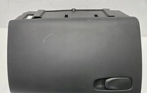 Volvo V40 Glove box