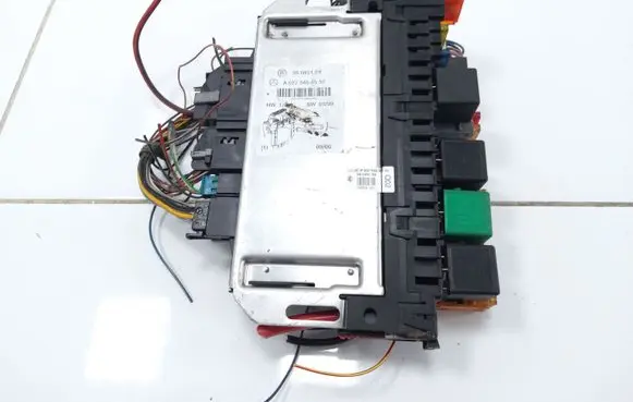 Mercedes-Benz S W221 Fuse module A0275454532