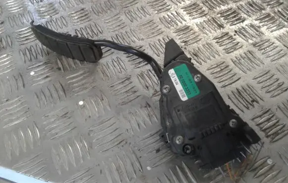 Renault Laguna II Accelerator throttle pedal 8200003393