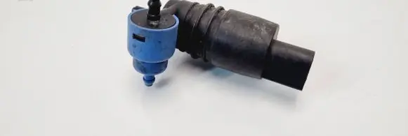 Volkswagen Golf IV Windscreen/windshield washer pump
