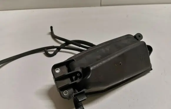 Vacuum air tank