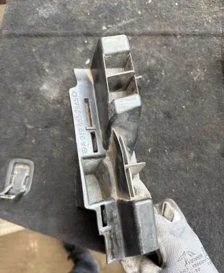 Mercedes-Benz E W212 Front bumper mounting bracket A2128852665
