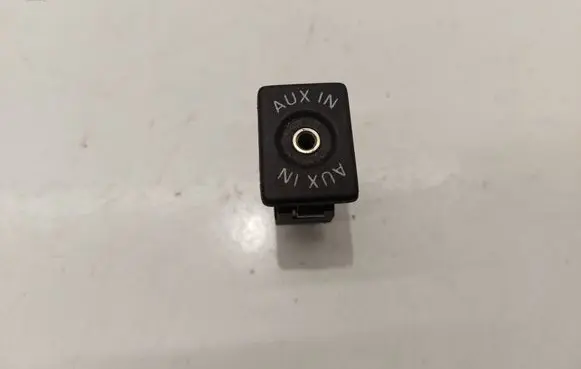 Volkswagen Golf VI AUX in-socket connector 5M0035724