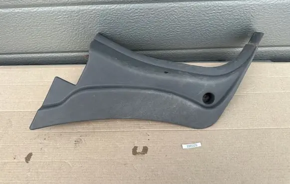 Nissan King Cab, Navara Centre console side trim front 66900VK400