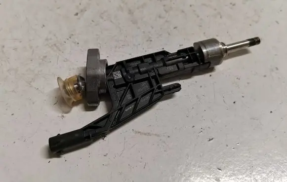 BMW X1 F48 F49 Fuel injector 8656548