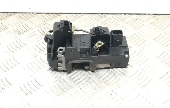 Opel Vectra C Rear door lock 13210763
