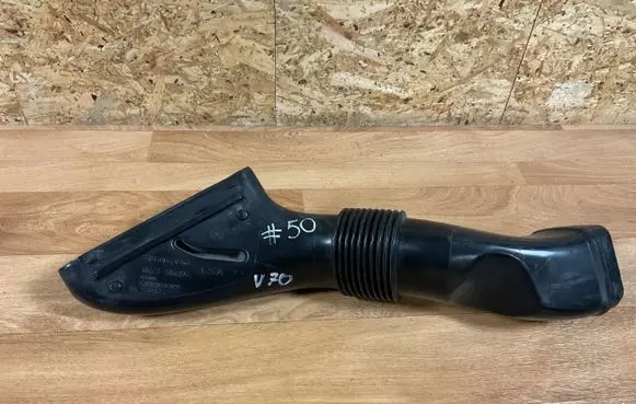 Volvo V70 Air intake duct part 8638624 6766