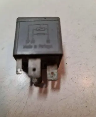 Volkswagen Golf IV Other relay 1J0906381A V23134B63X396