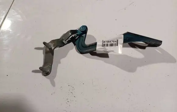Engine bonnet/hood hinges