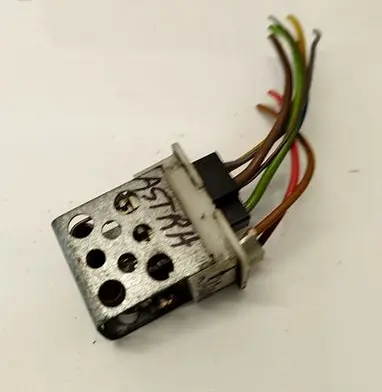 Toyota Yaris Heater blower motor/fan resistor 90560362