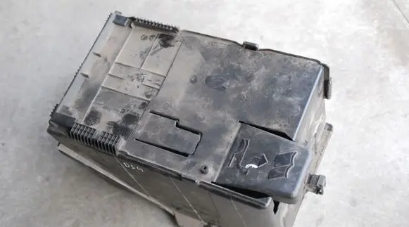 Battery box tray