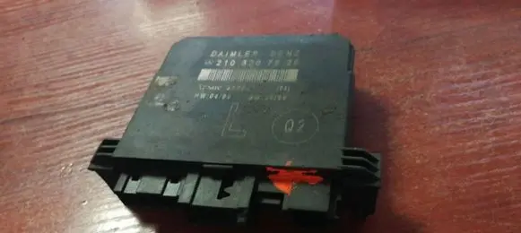 Mercedes-Benz E W210 Door control unit/module A2108207526