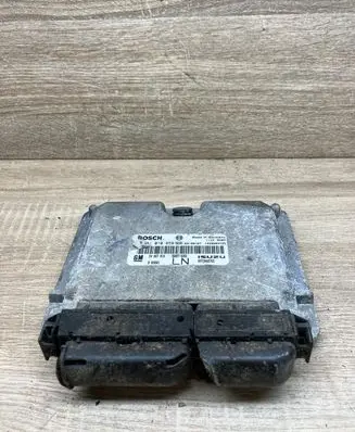 Opel Astra H Engine control unit/module 24467018 0281010859