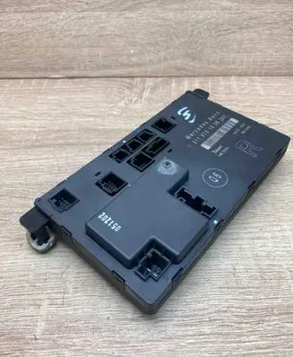 Mercedes-Benz E W211 Door control unit/module 2118701026 00401605Used