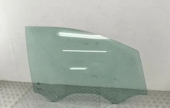 Volkswagen Touran III Front door window glass four-door 5ta845202