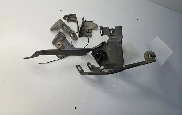 BMW 6 F06 Gran coupe Fender mounting bracket 7183752