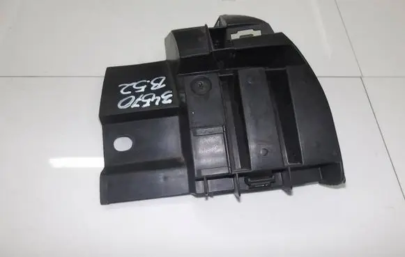 Mercedes-Benz Sprinter W901 W902 W903 W904 Bumper support mounting bracket corner 9018850016