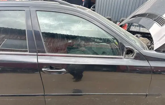 Mercedes-Benz E W211 Front door