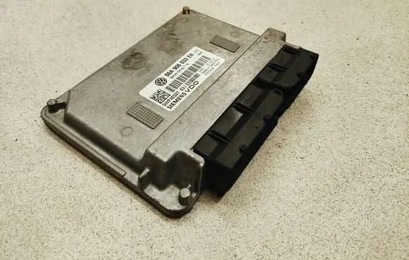 Volkswagen Golf V Engine control unit/module 06A906033EN 5WP4033703